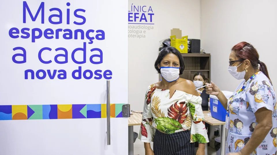 Manaus tem 84 pontos de vacinação contra Covid-19 nesta quinta-feira; confira
