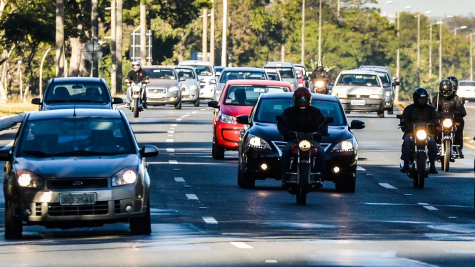 No AM, licenciamento anual para veículos com placa final 8 vai até dia 31