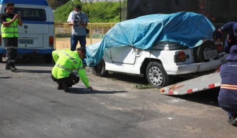 Carros abandonados nas ruas serão recolhidos para parqueamento de Manaus