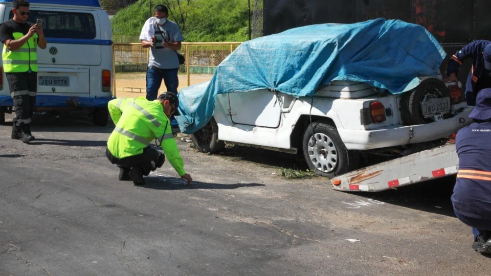 Carros abandonados nas ruas serão recolhidos para parqueamento de Manaus