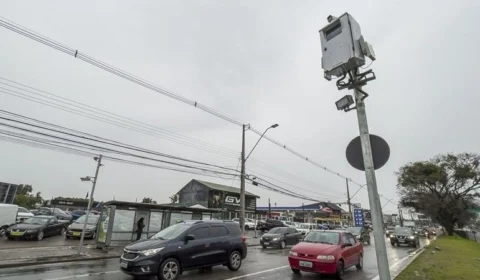 Radar que capta ruídos contra motos e carros barulhentos passa por testes em Curitiba