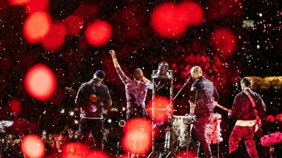 Coldplay anuncia show em Curitiba e venda de ingressos extras para SP e RJ
