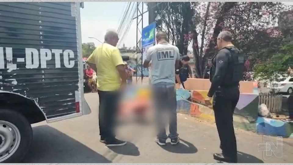 Corpos são encontrados em lixeira ao ar livre no Centro de Manaus