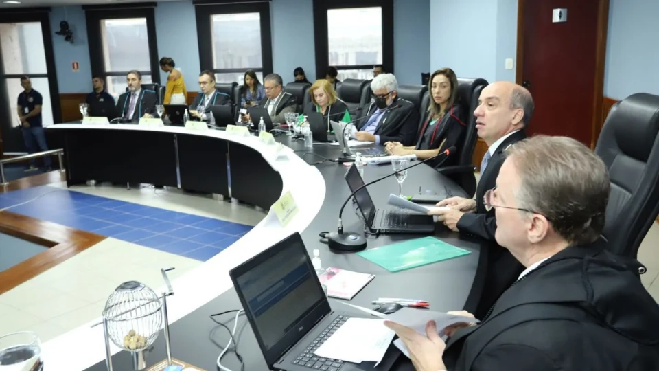 TCE-AM determina que prefeito de Novo Airão devolva R$ 41,3 mil ao tesouro