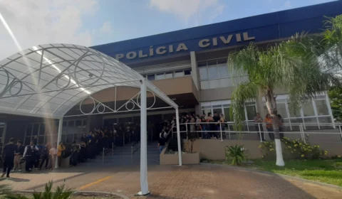 Delegado Aldeney Goes recebe homenagem na Delegacia Geral, em Manaus