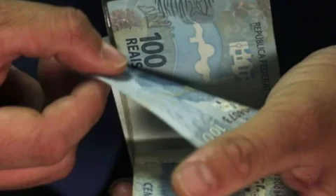 Beneficiários do Auxílio Brasil com NIS final 4 recebem parcela neste sábado