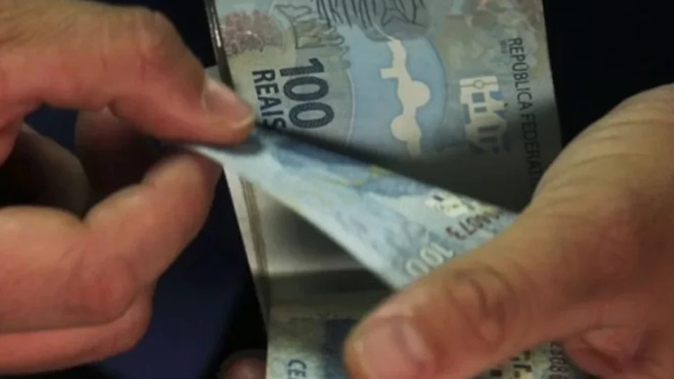 Beneficiários do Auxílio Brasil com NIS final 4 recebem parcela neste sábado