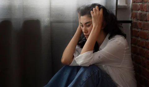 Falta de sono causa ansiedade, estresse e envelhecimento precoce, diz psicóloga