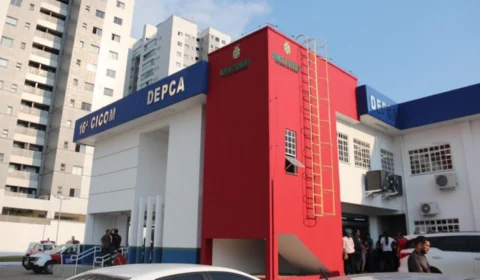 Menina de 15 anos é estuprada por namorado e mais duas pessoas em Manaus