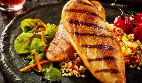 Receita Fácil: aprenda a fazer filé de frango grelhado