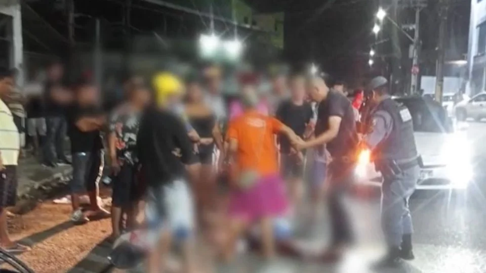 Homem morre esmagado por ônibus durante briga com amigo em Manaus