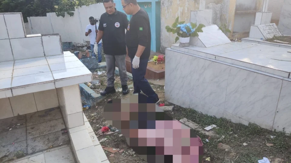 VÍDEO: homem é executado a tiros dentro de cemitério na Zona Sul de Manaus