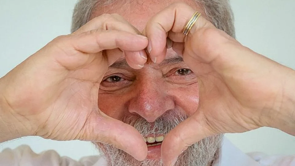 Lula é eleito novo presidente do Brasil