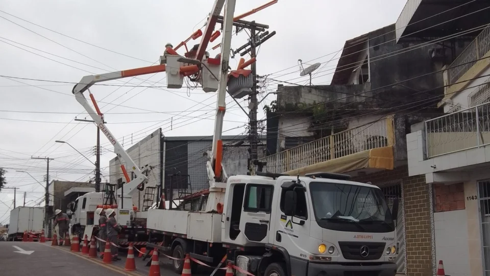 Manutenção deixa 4 bairros de Manaus sem energia elétrica nesta segunda-feira