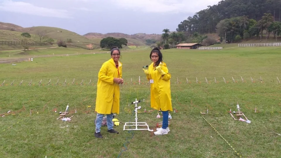 Alunas de escola do AM vencem Mostra Brasileira de Foguetes