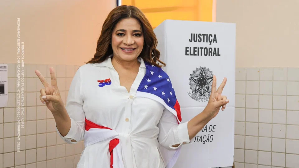 Nair Blair (AGIR) vota em escola pública na Zona Centro-Oeste de Manaus