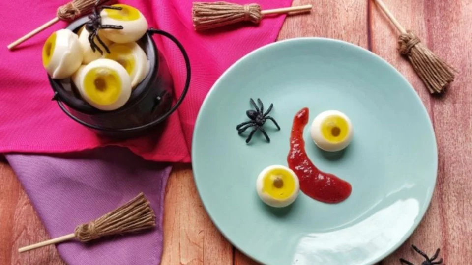 Receita Fácil: aprenda a fazer olhos de gelatina em 40 minutos para o halloween