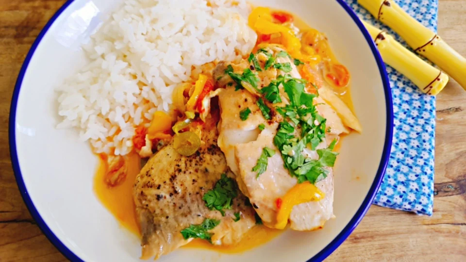 Receita Fácil: aprenda a fazer peixe ensopado com poucos ingredientes; preparo em 150 minutos