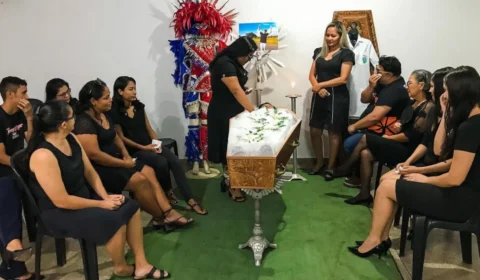 Curso de eventos viraliza na web com simulação de funeral em Manaquiri-AM
