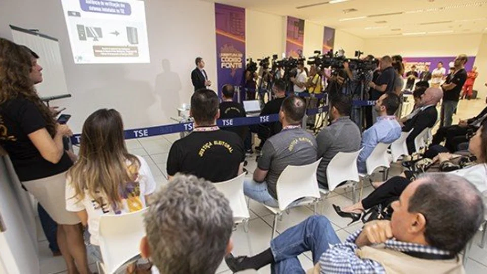 Eleições 2022: TSE verifica sistemas para o 2º turno do pleito neste domingo