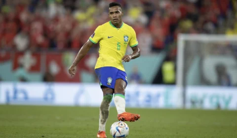 Alex Sandro sofre lesão e desfalca seleção brasileira na partida contra Camarões na Copa