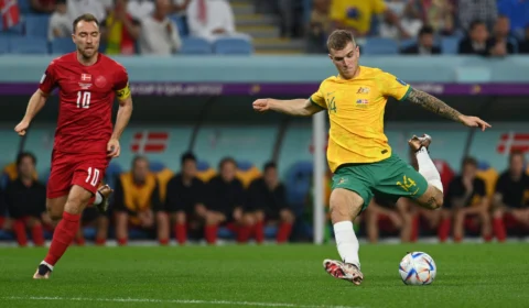 Austrália elimina Dinamarca e volta às oitavas da Copa do Mundo após 16 anos