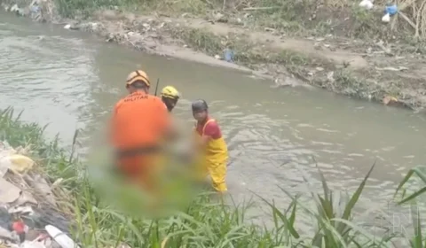 Homem é assassinado com tiros e facadas e corpo é jogado em igarapé em Manaus