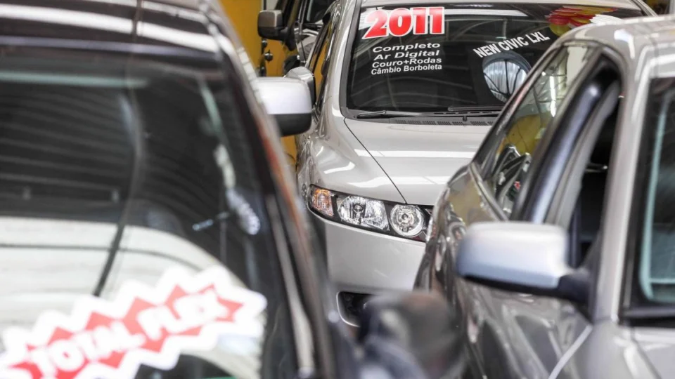 Transações de veículos usados registraram queda no mês de outubro no Brasil