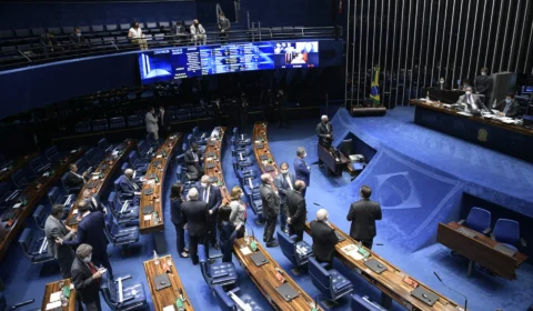 Congresso promulga PEC da Transição com duração de um ano
