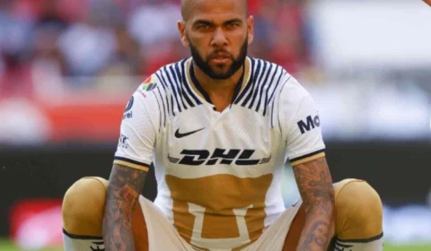 Técnico Tite defende convocação de Daniel Alves: ‘premia aspecto físico e mental’