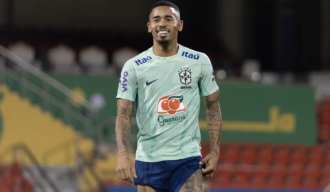 Gabriel Jesus passa por cirurgia na Inglaterra após lesão sofrida na Copa