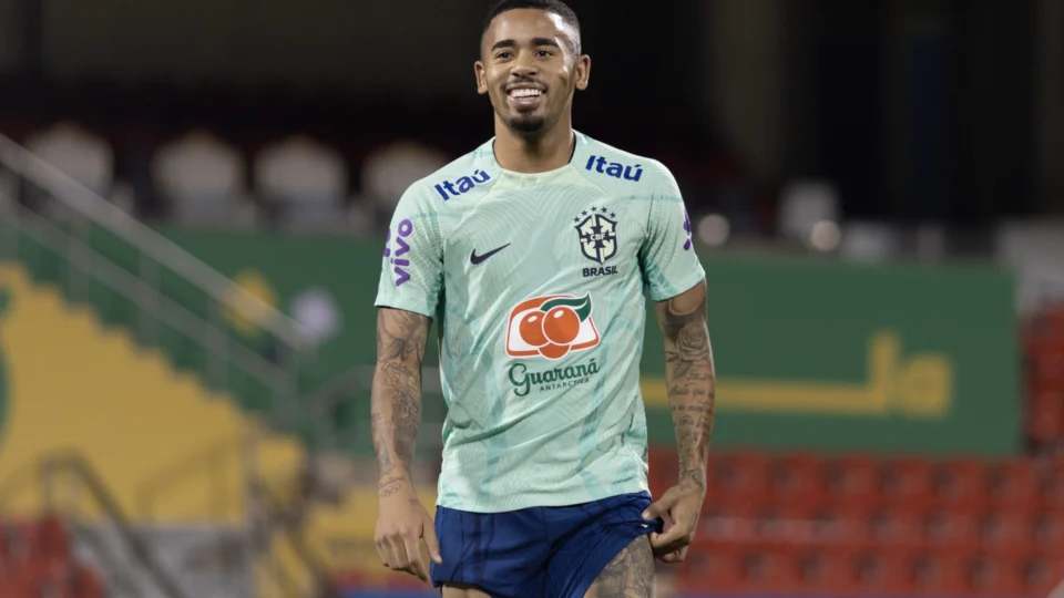 Gabriel Jesus passa por cirurgia na Inglaterra após lesão sofrida na Copa