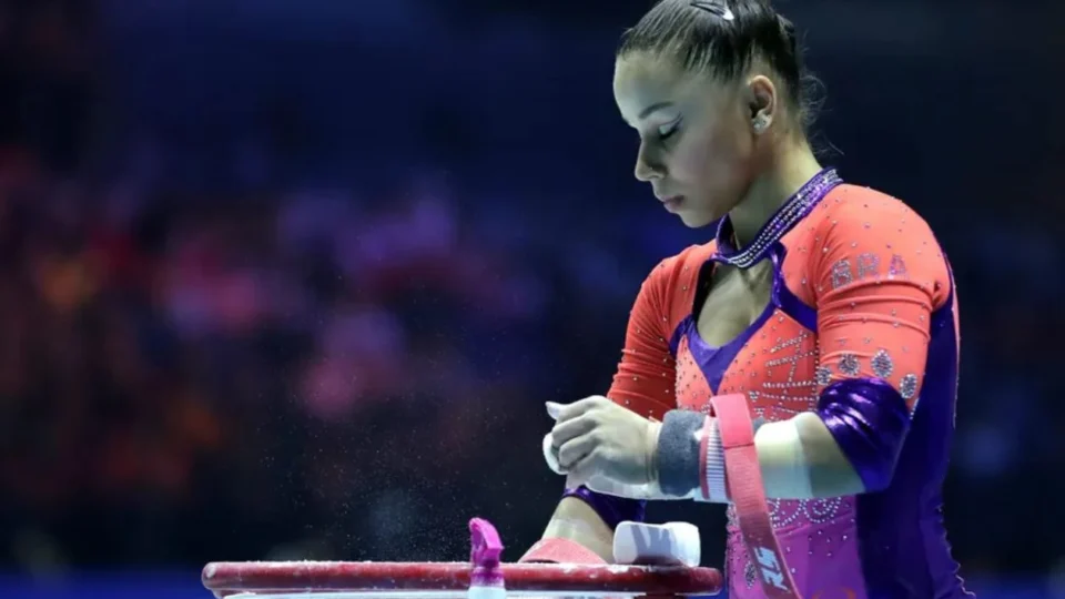 Flávia Saraiva passará por cirurgia após Mundial de Ginástica Artística em Liverpool