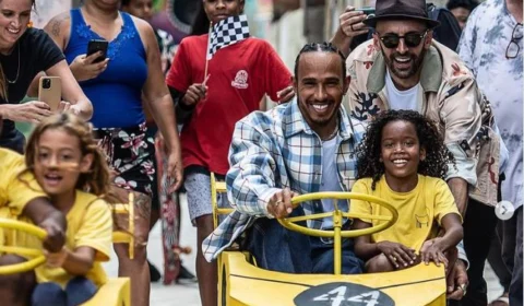 Lewis Hamilton visita projeto social no Rio de Janeiro nesta quarta