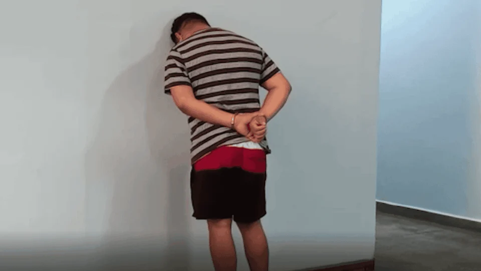 Homem é preso com arma de fogo, munições e drogas no Parque 10, em Manaus