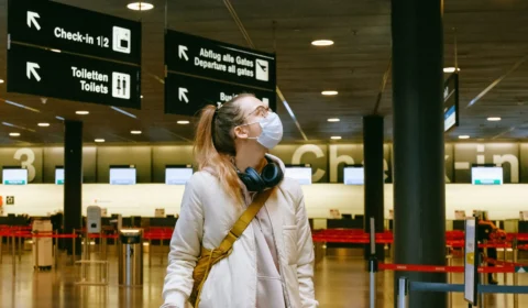 Máscaras voltam a ser obrigatórias a partir de 25 de novembro em aviões e aeroportos, diz Anvisa