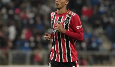 Zagueiro Miranda anuncia saída do São Paulo nesta quinta