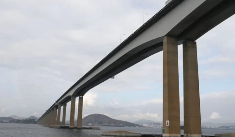 Ponte Rio-Niterói é totalmente liberada após colisão de navio