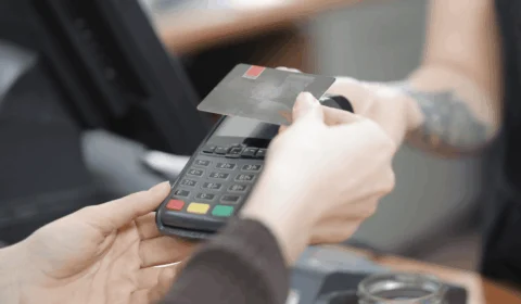 Parcelamento no cartão de crédito não vai acabar, afirma Febraban