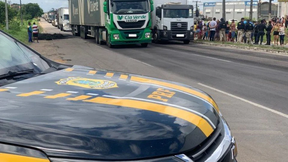 Rodovias federais têm 13 interdições e cinco bloqueios, diz PRF