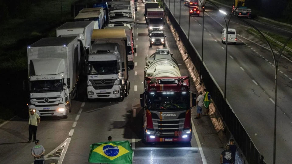 Rodovias bloqueadas: diretor da PRF pode ser preso após STF formar maioria e obrigar estradas livres