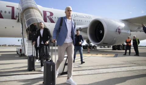 VÍDEO: três atletas da Seleção Brasileira desembarcam em Turim, neste domingo, 13