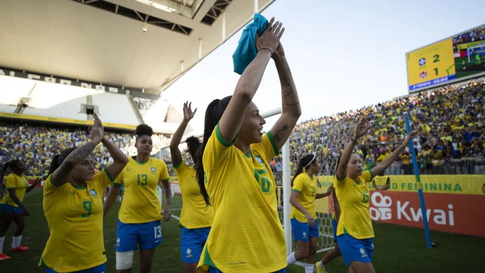 Seleção Brasileira feminina bate Canadá nos acréscimos em último amistoso de 2022