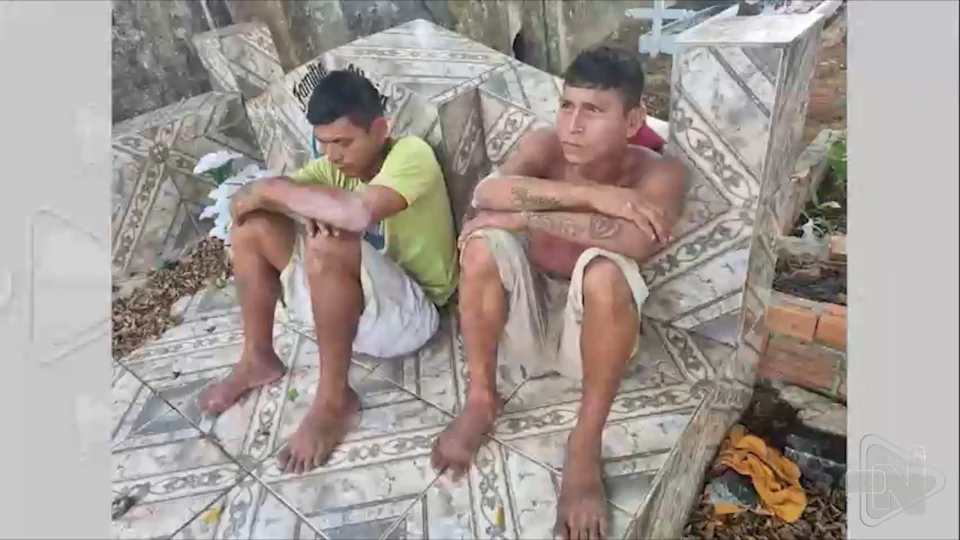 VÍDEO: suspeitos que se escondiam em cemitério são presos em Parintins – AM