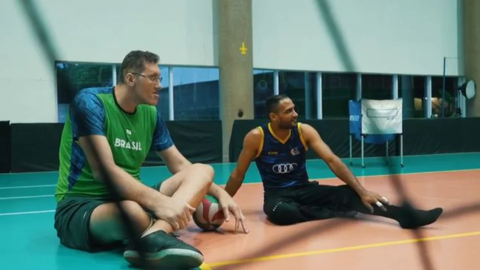 Homem mais alto do Brasil é convocado para Mundial de Vôlei na Bósnia e Herzegovina 
