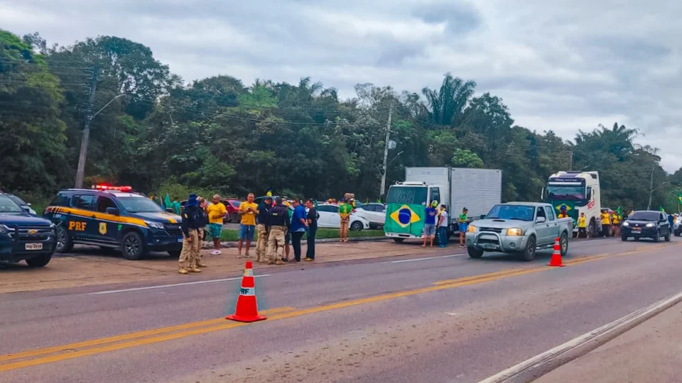 Protestos em rodovias brasileiras se mantêm em 16 estados, diz PRF