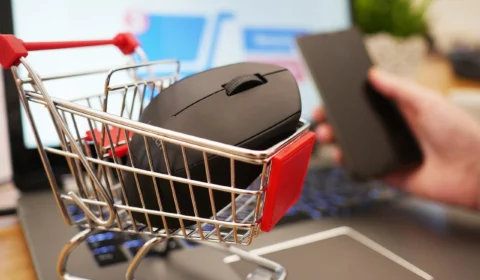 Maioria dos brasileiros realiza compras online na Black Friday, diz pesquisa