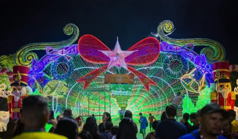 Decoração natalina na Ponta Negra é opção de lazer no feriadão em Manaus