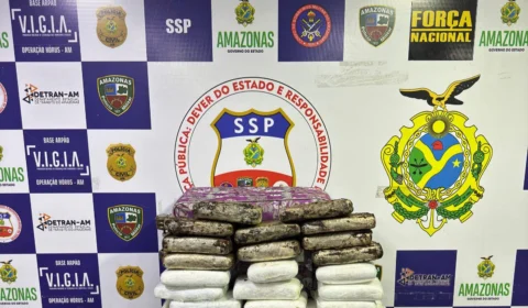 Dupla é presa com 27 kg de droga em embarcação de Japurá, no AM