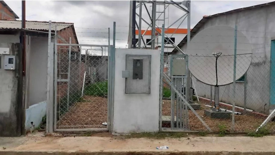 Casas apresentam rachaduras após instalação de antena em Nhamundá, no AM